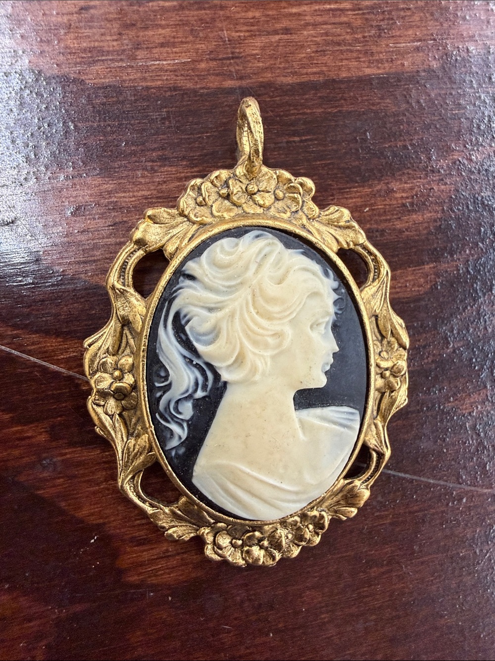 Gold Cameo Pendant Necklace - Classic Cream and Black Cameo